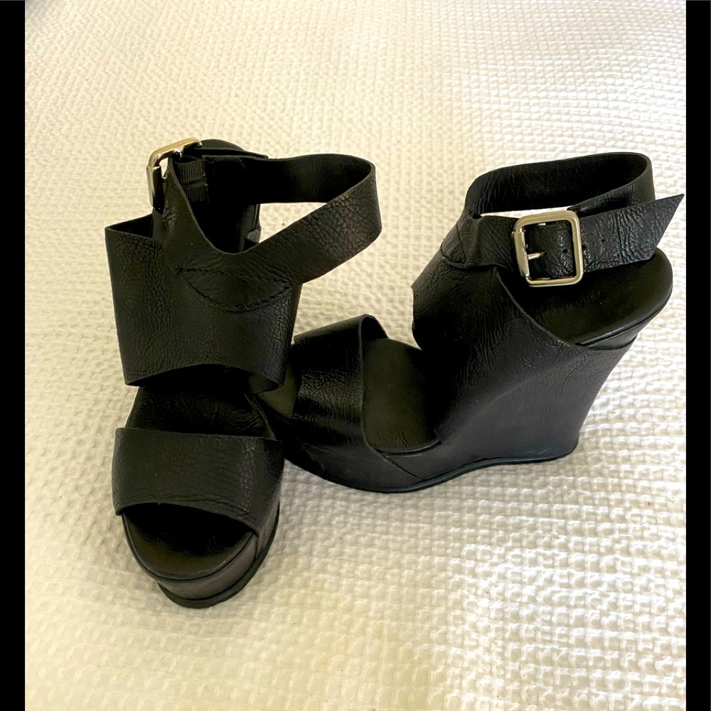 Vera Wang Black wedges!! Size 7.5!!!